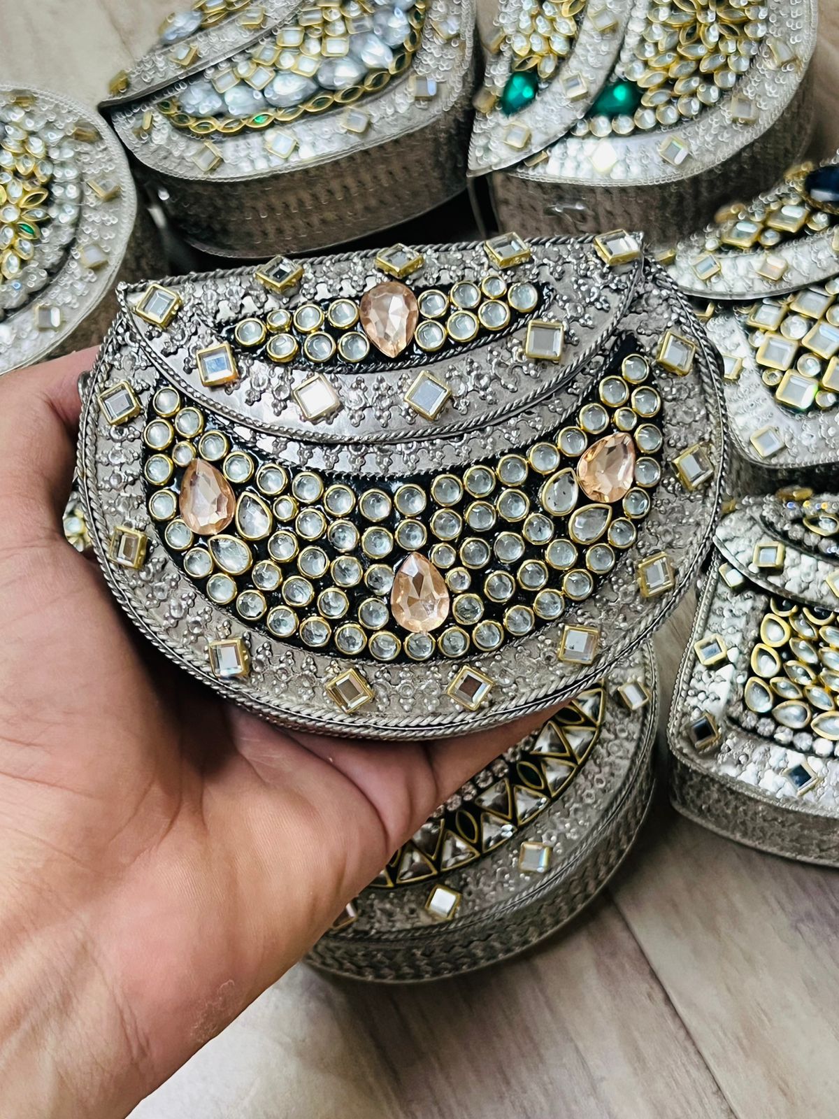 MINI riwaayat kundan work brass clutch