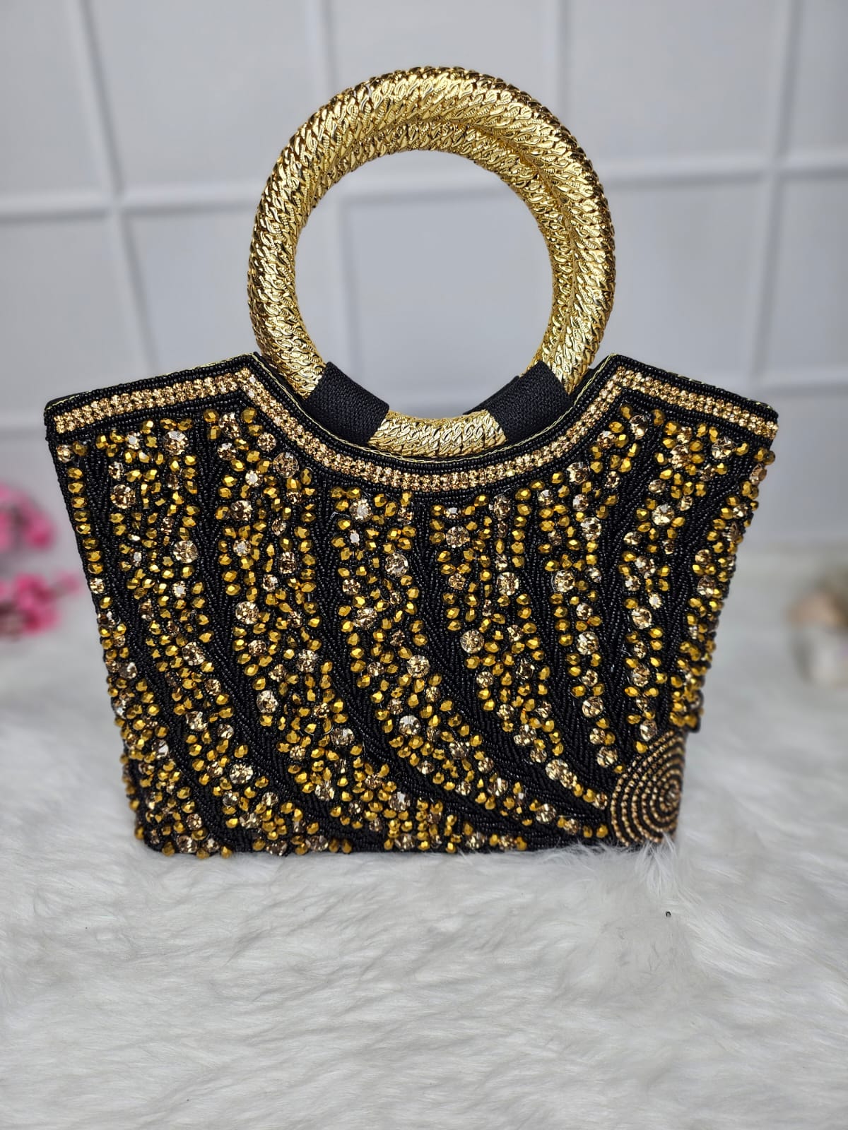 Bridal clutch bag with round handle sale