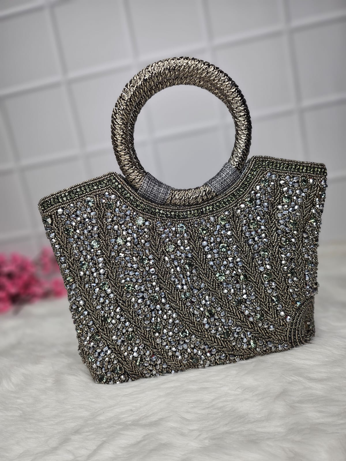 Bridal clutch bag with round handle sale