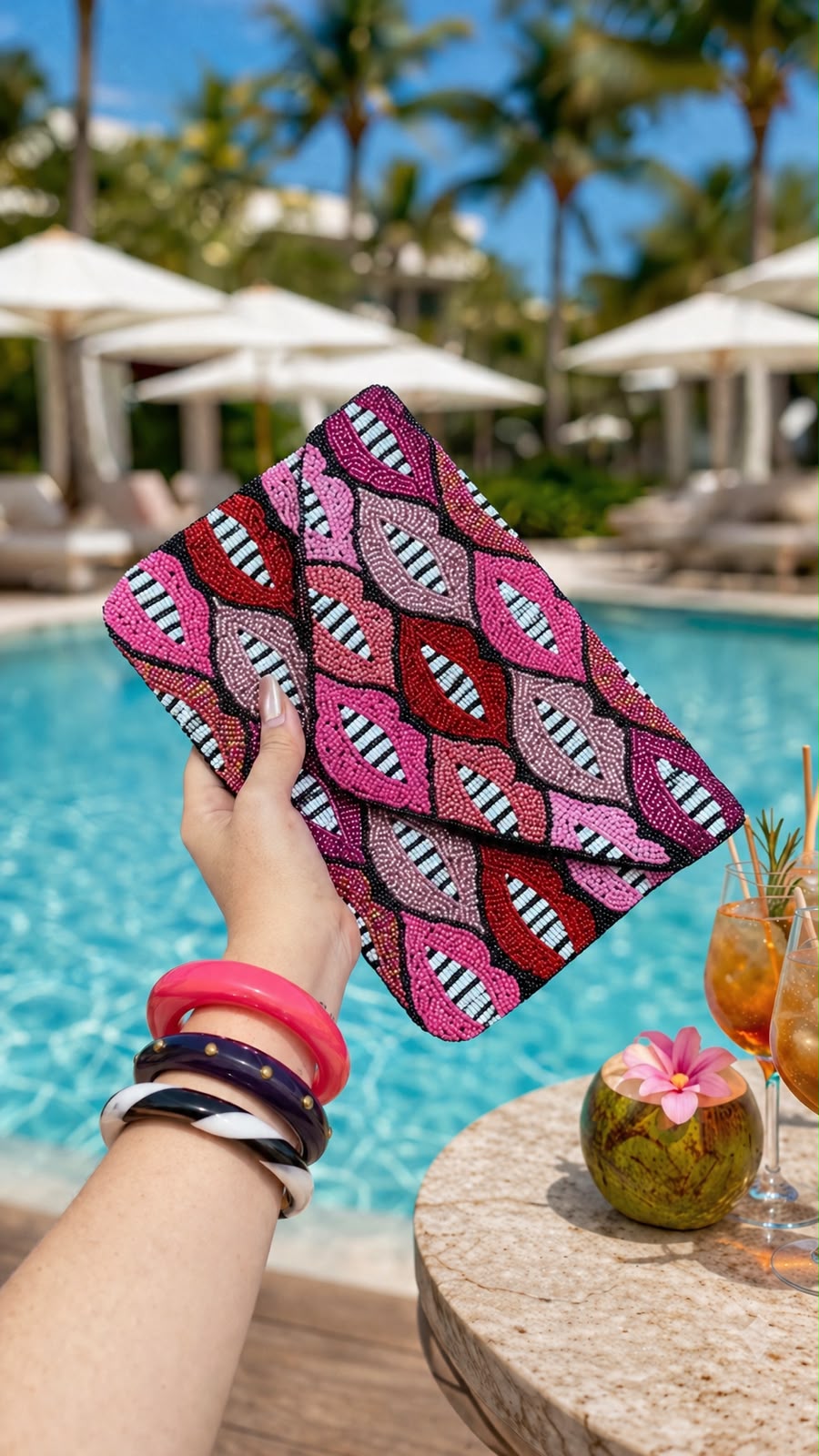 Lips bead work flap bag