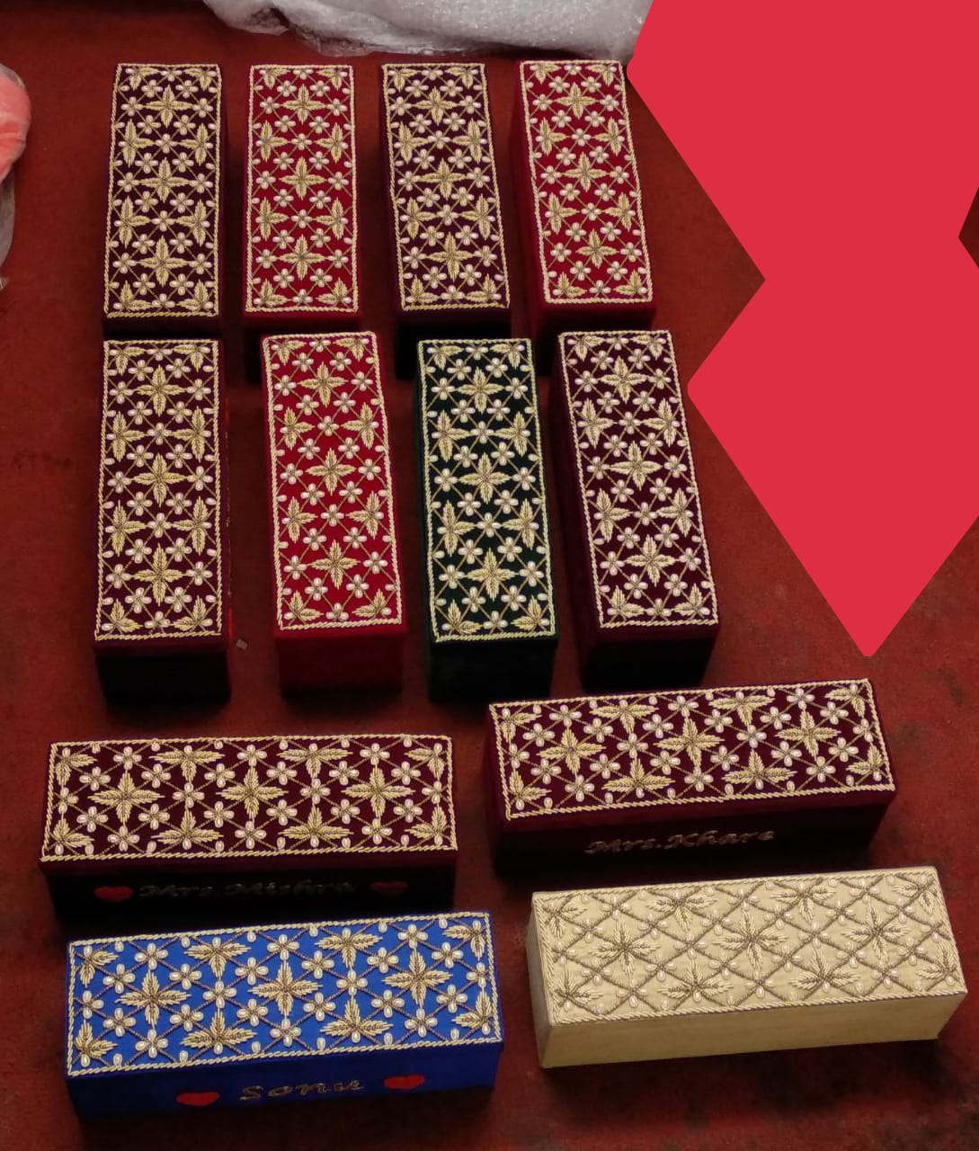 Single rod bangle box with embroidery
