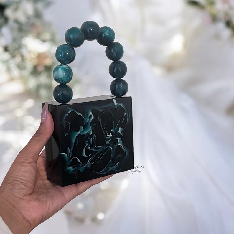 Emerald MINI resin clutch with big pearl handle