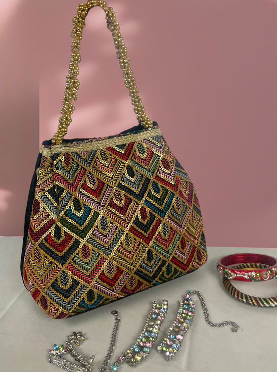 How To Make A Beaded Bag (Free Pattern and Video!) – Fashion Wanderer