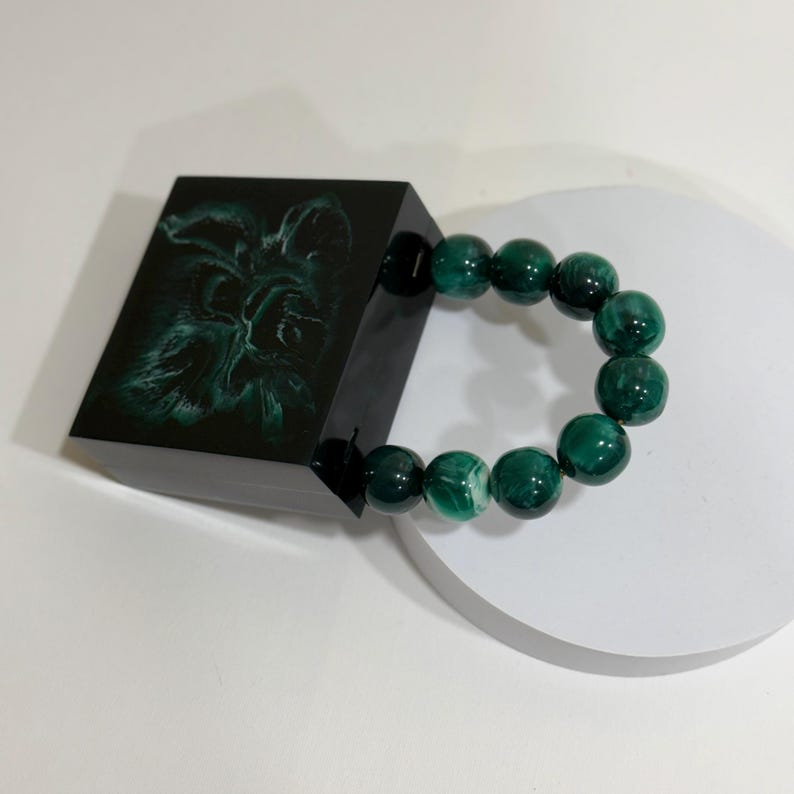 Emerald MINI resin clutch with big pearl handle