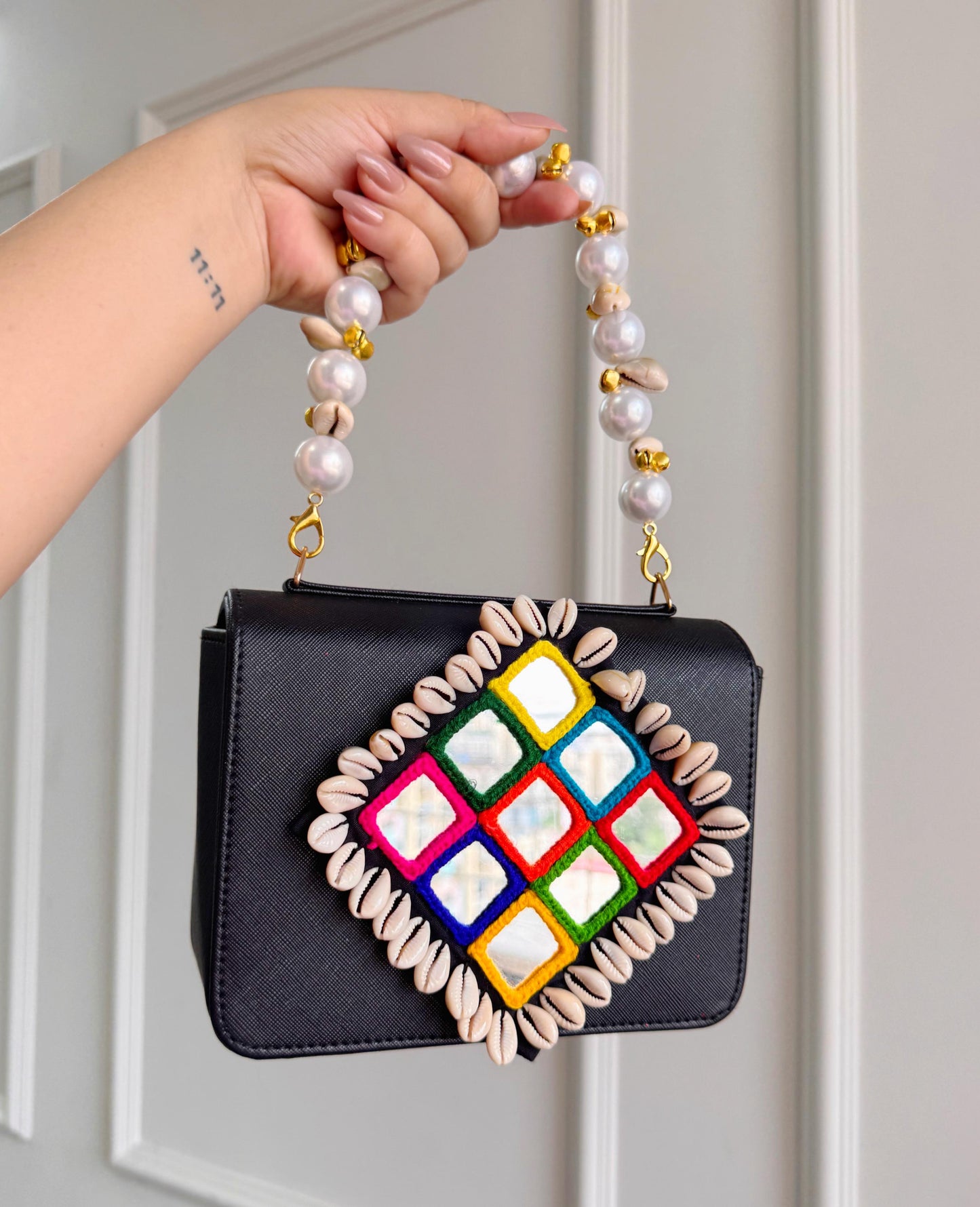 MACRO BAGS WITH MULTI MIRROR & COWRIE