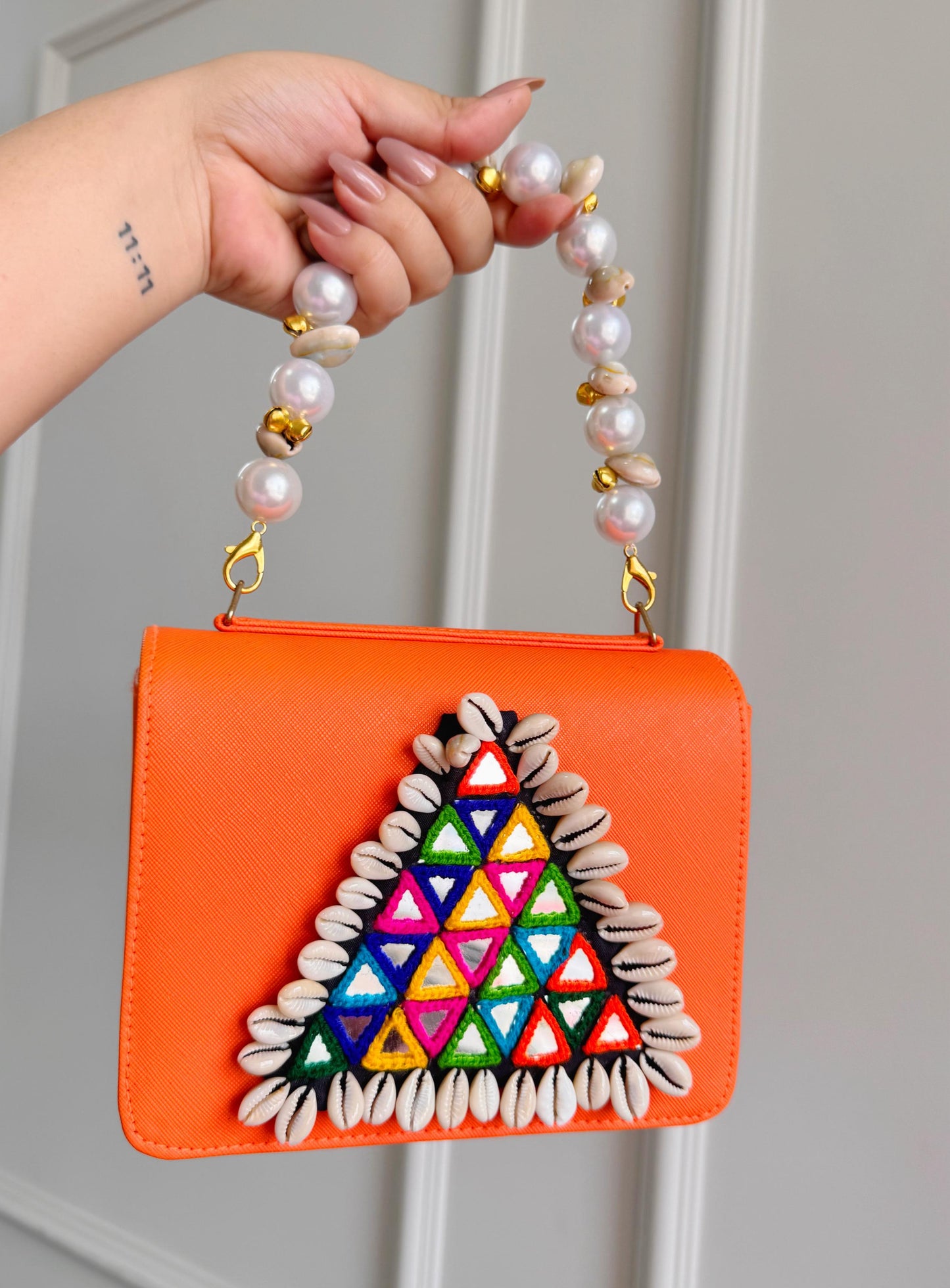 MACRO BAGS WITH MULTI MIRROR & COWRIE