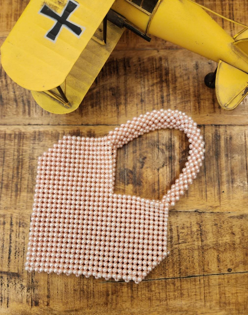 Mesmerizing white pearl work heart bag