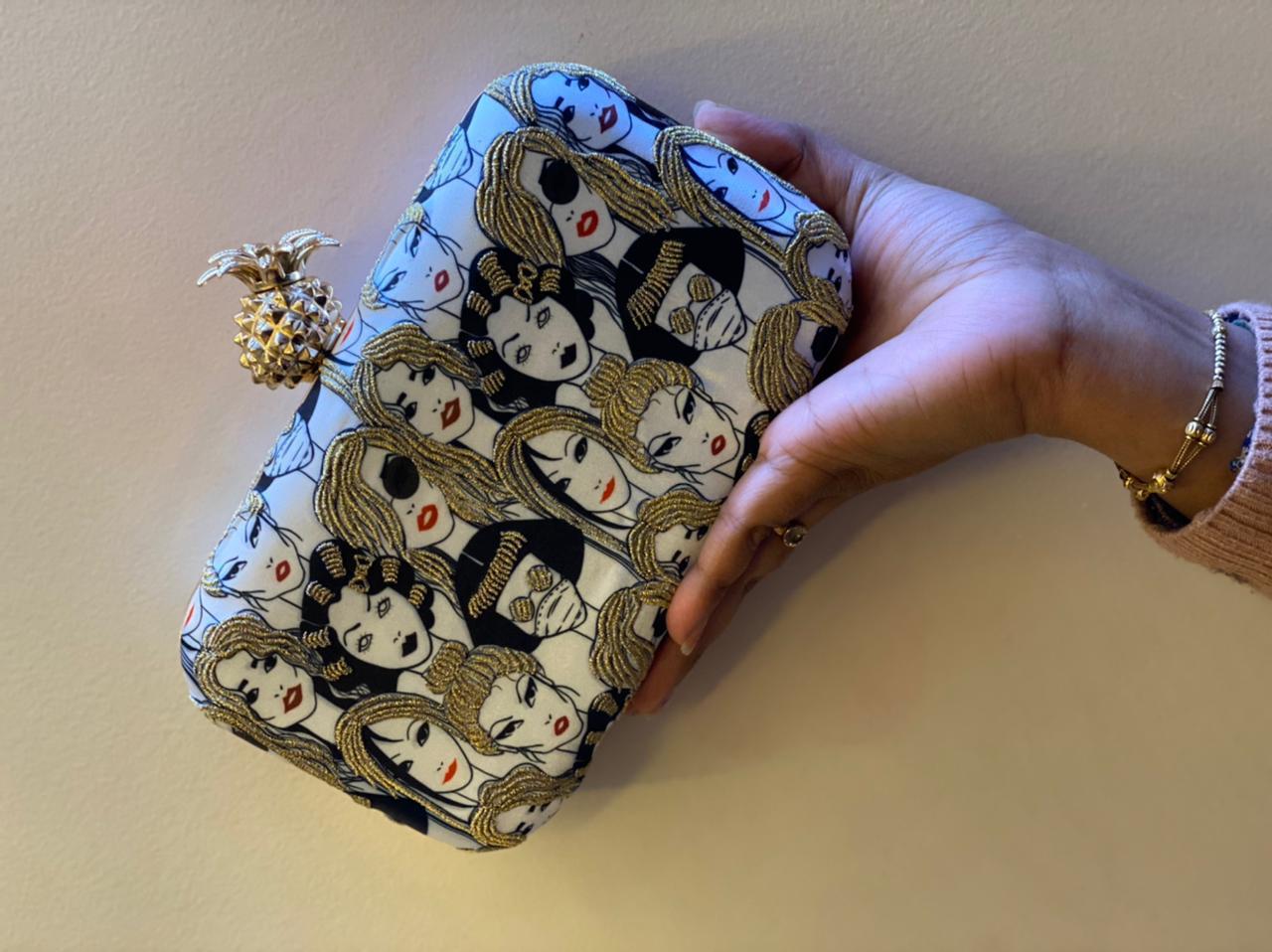 Women clutch with pineapple knob